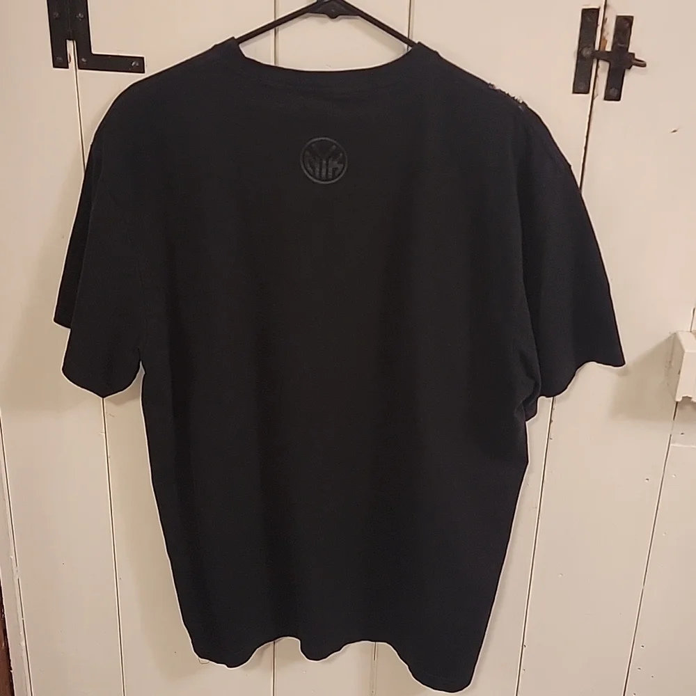UNK New York Knicks Short Sleeve. Large, Black and Blue - Picture 2 of 3